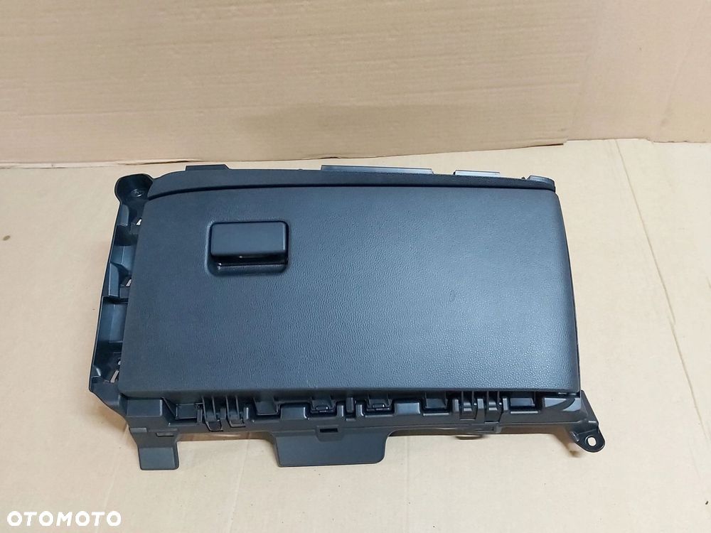 Toyota Yaris IV schowek deski 55550-K0030 - 1