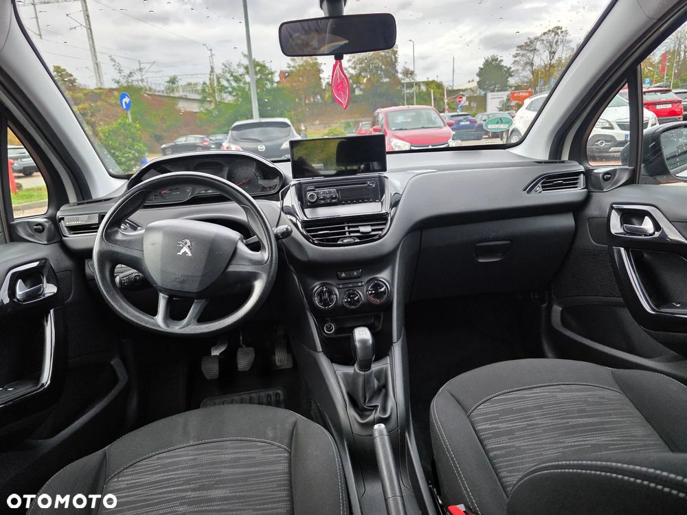Peugeot 208 - 12