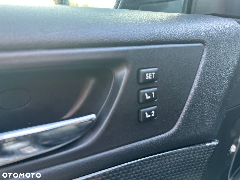 Subaru Legacy 2.5i GT - 13