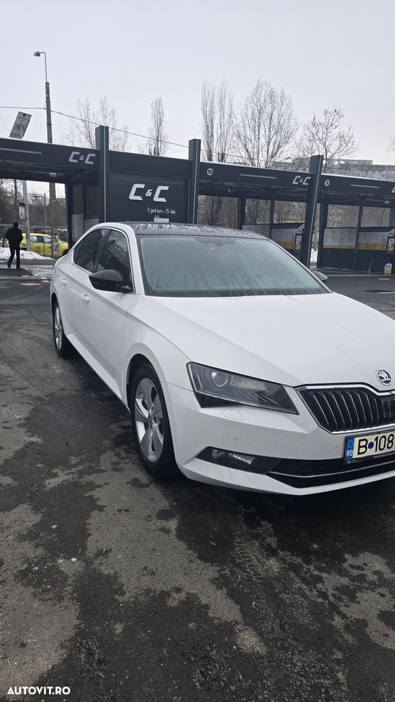 Skoda Superb 2.0 TDI DSG Ambition - 8