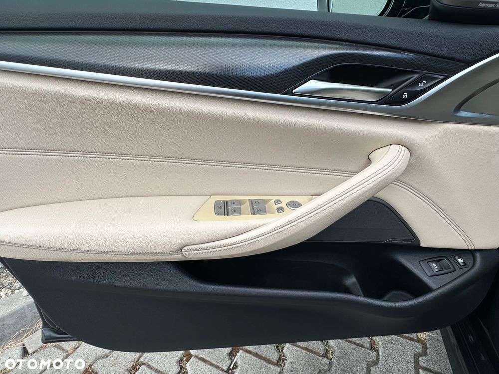 BMW Seria 5 530e M Sport sport - 34