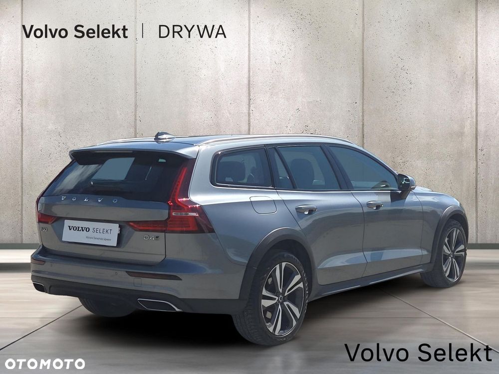 Volvo V60 Cross Country - 6