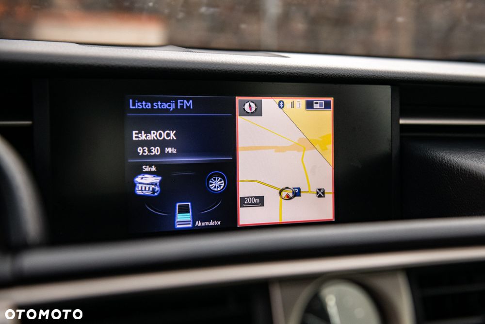 Lexus IS 300h Business - 12