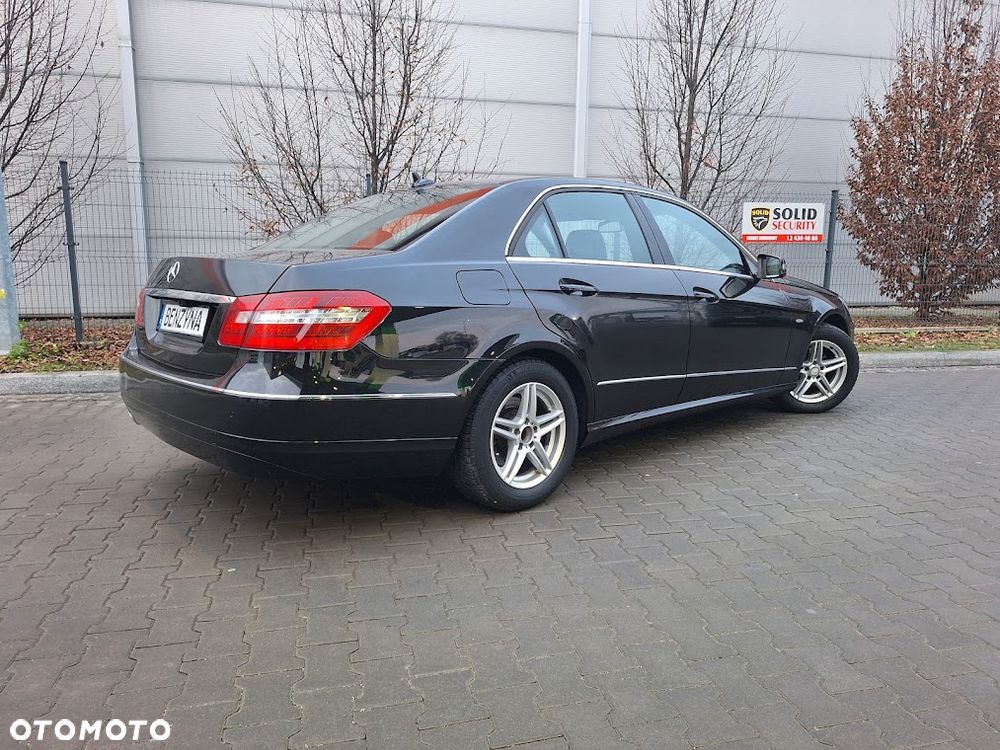 Mercedes-Benz Klasa E 200 CGI BlueEFFICIENCY 7G-TRONIC Avantgarde - 4