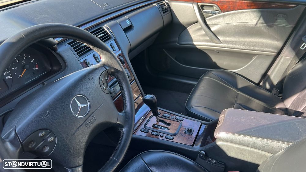 Mercedes-Benz E 220 - 20