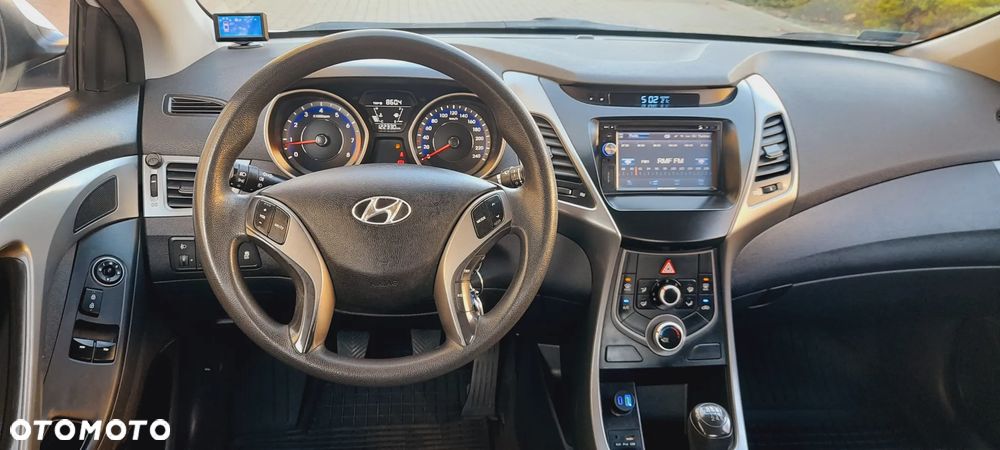 Hyundai Elantra - 14