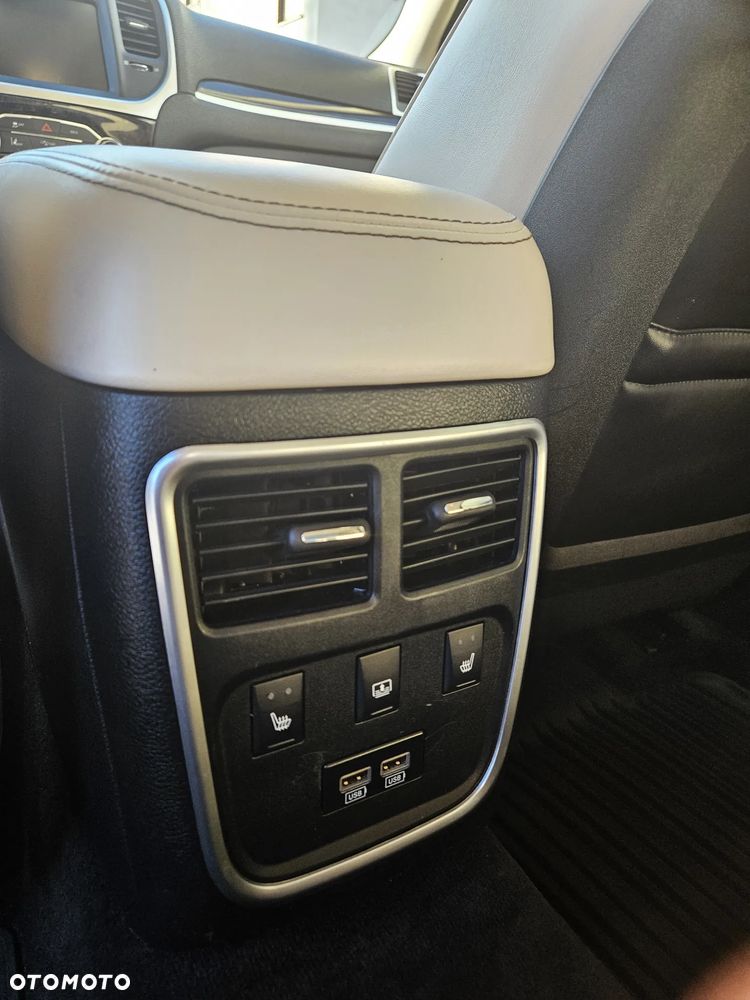 Chrysler 300C - 16