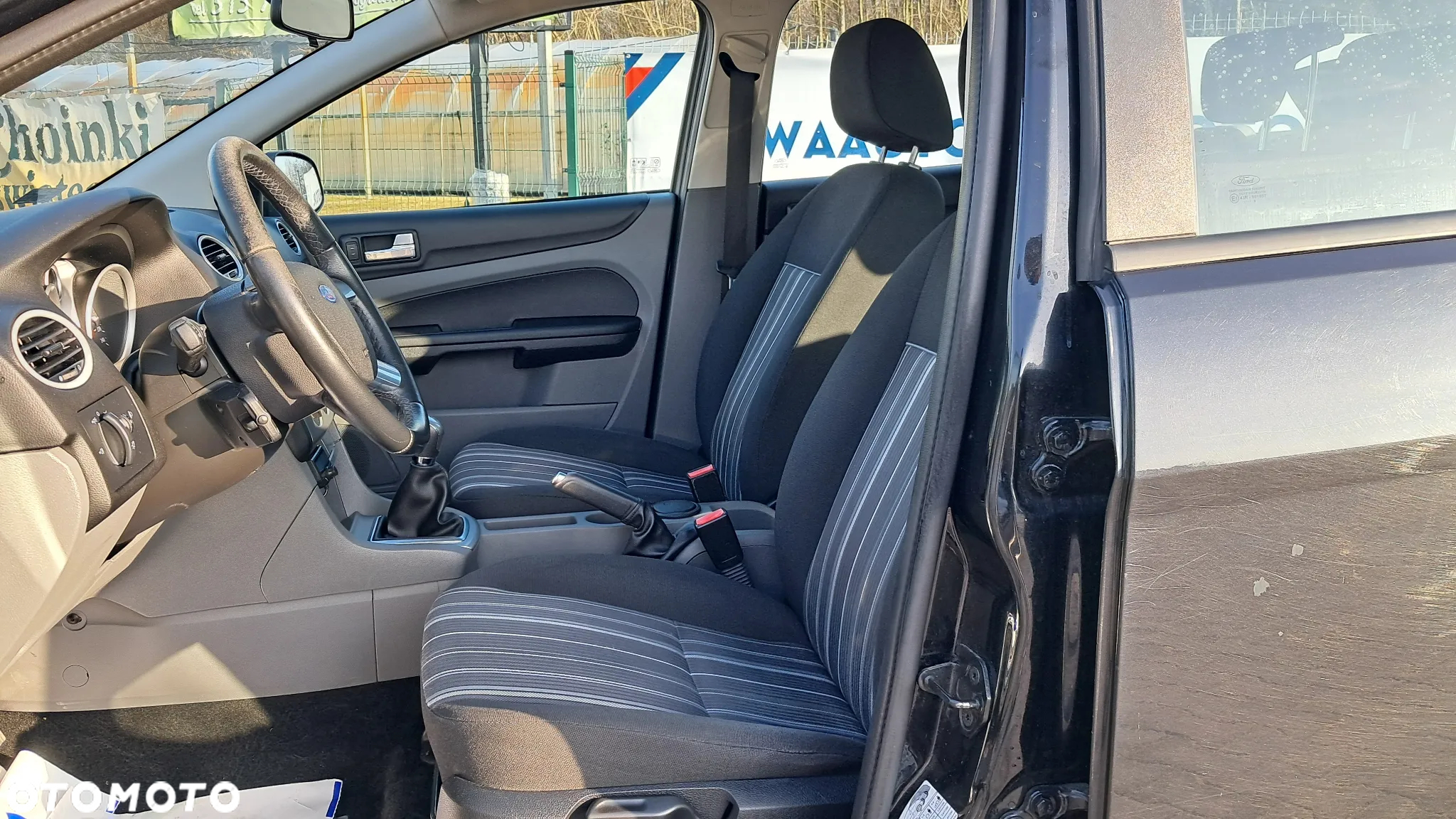 Ford Focus 1.6 16V Ambiente - 8