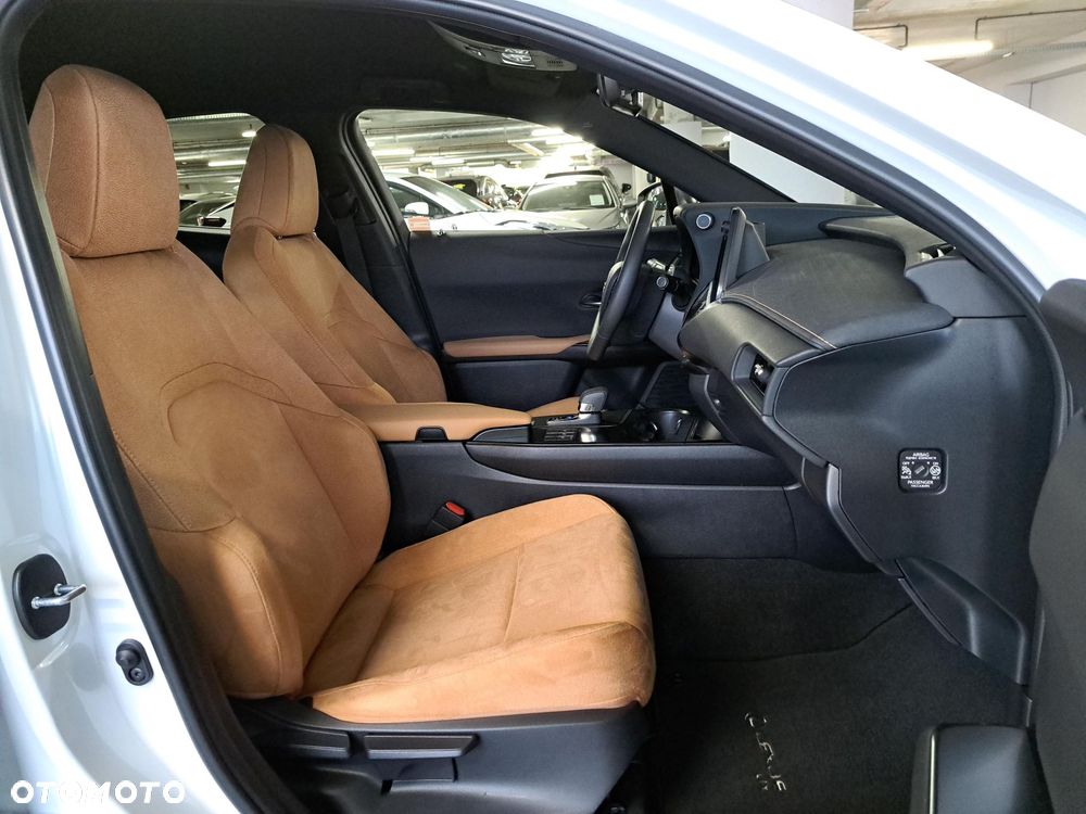 Lexus UX 300h Business - 11