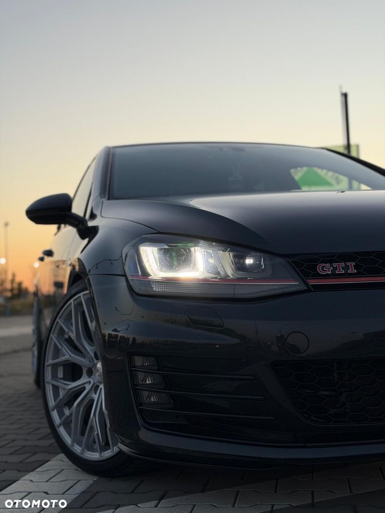 Volkswagen Golf - 16