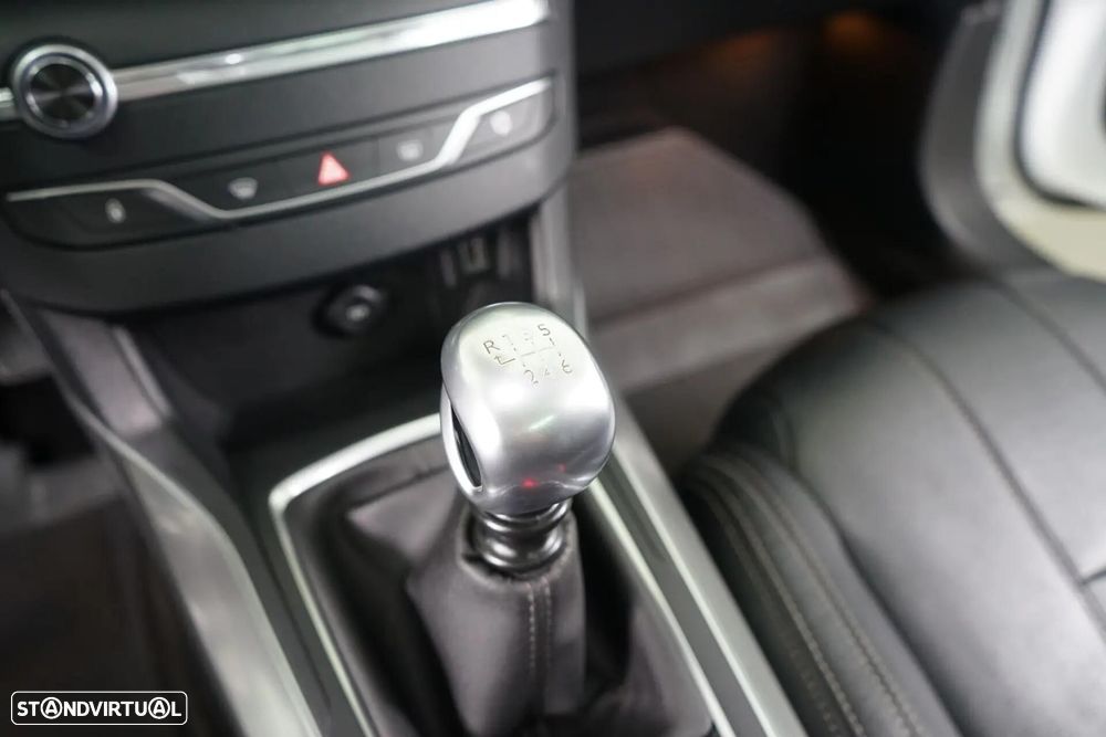 Peugeot 308 SW 1.2 PureTech Allure Pack - 29