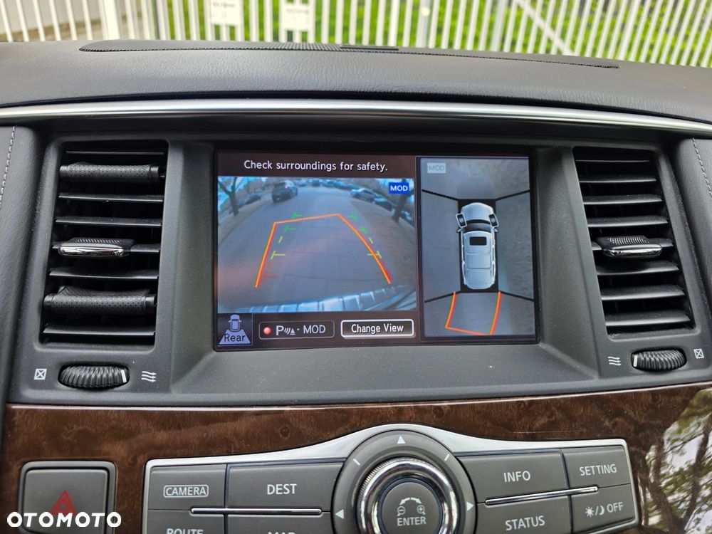 Infiniti QX80 - 12