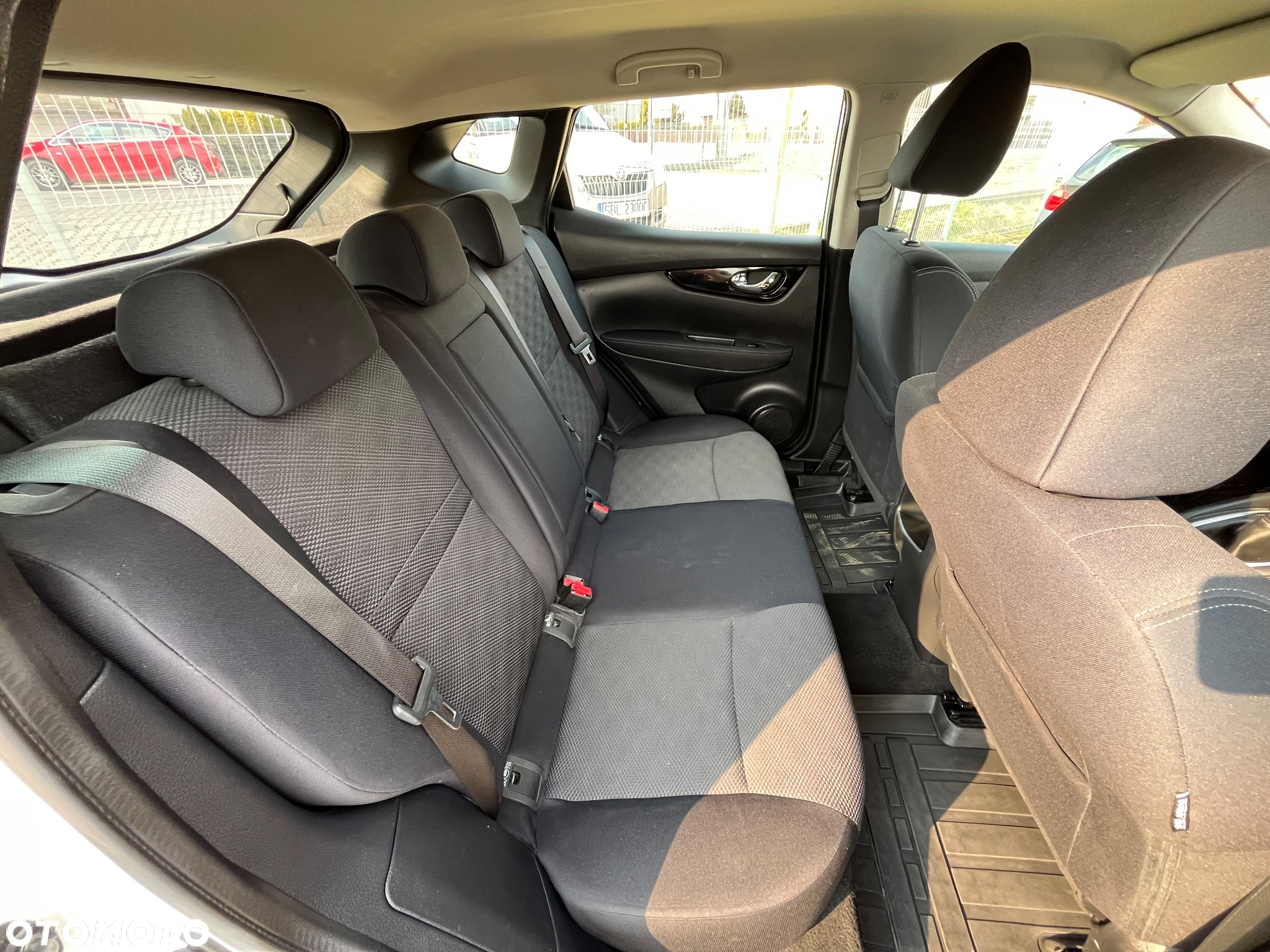 Nissan Qashqai 1.6 DCi 4x4 N-Connecta - 19