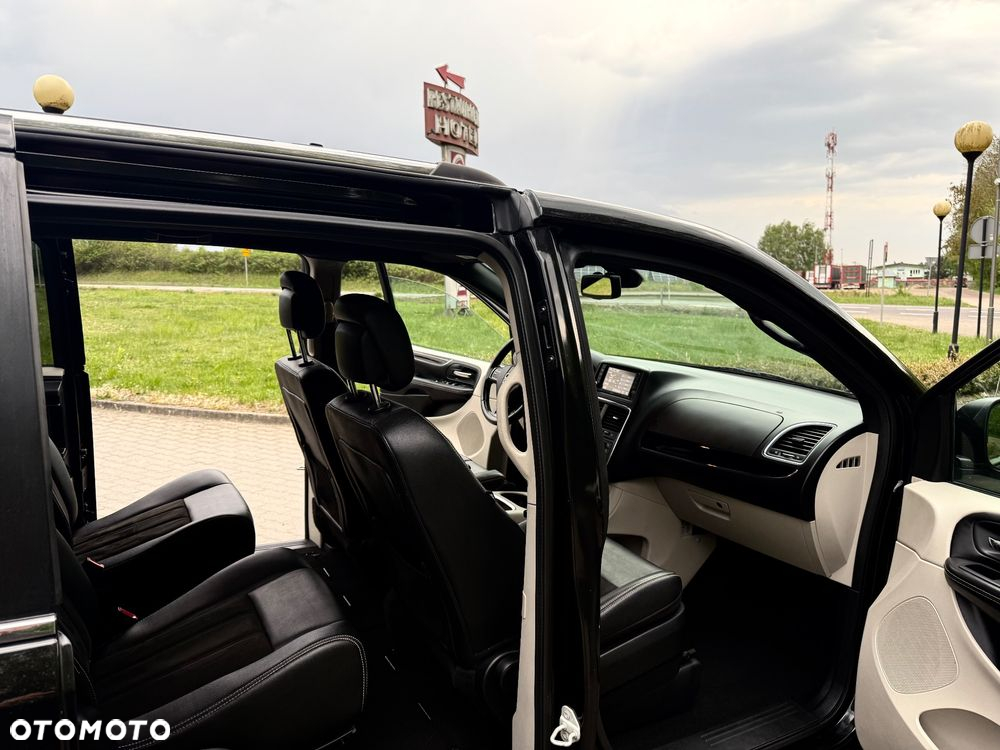 Dodge Grand Caravan - 9