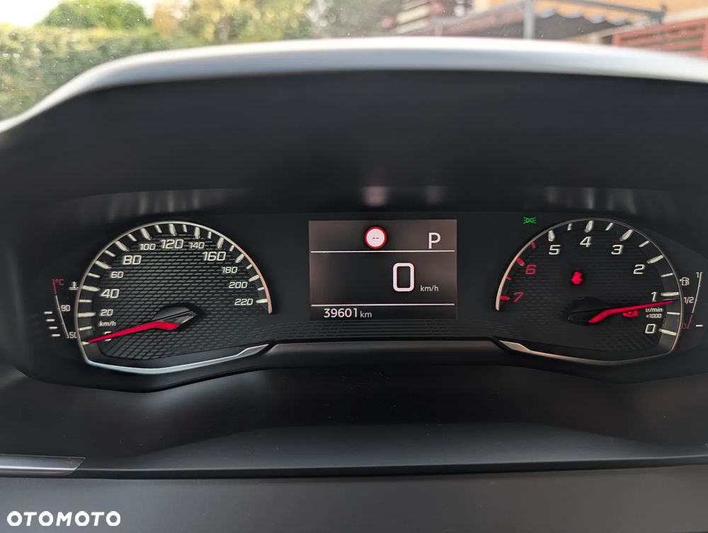 Peugeot 2008 - 8