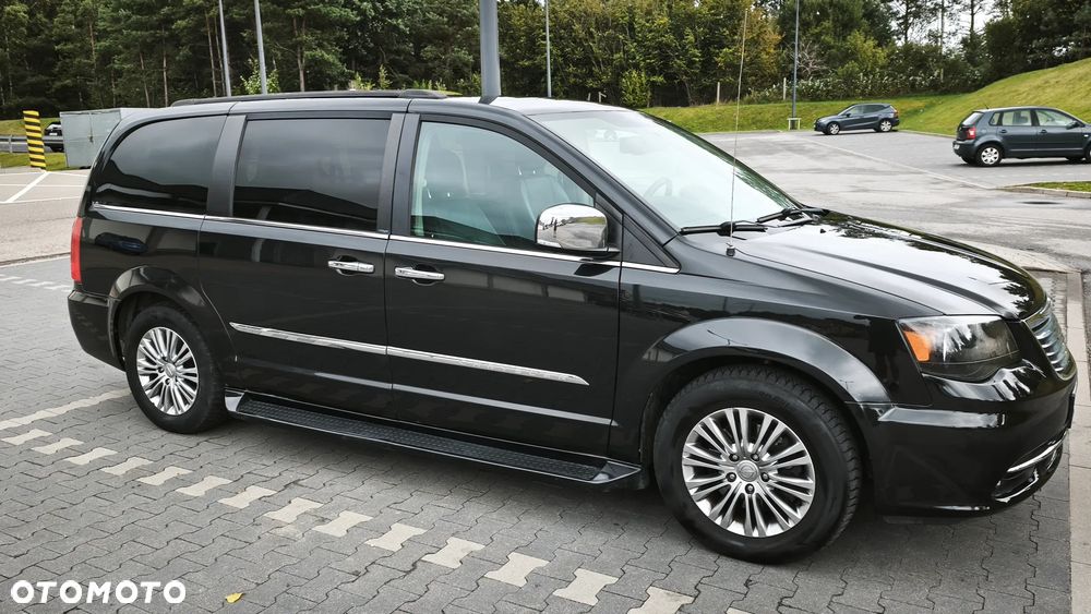 Chrysler Town & Country 3.6 Limited - 7