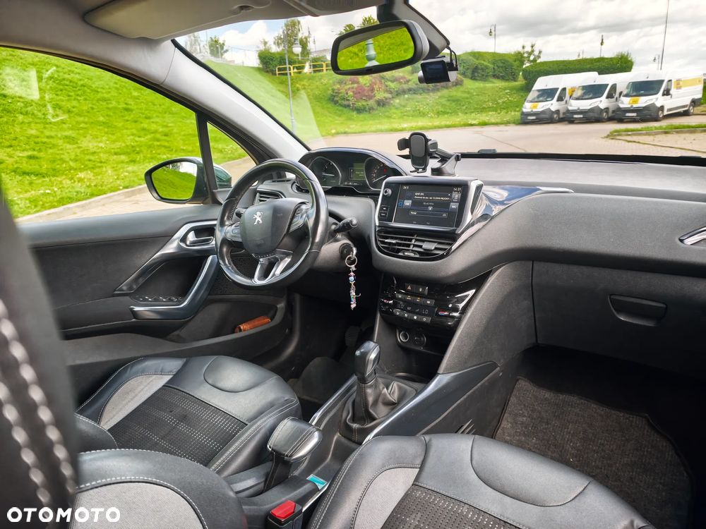 Peugeot 2008 1.2 Pure Tech Style EU6 - 9