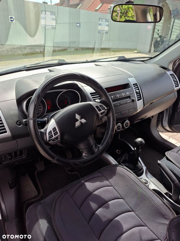 Mitsubishi Outlander 2.0 DI-D 4WD Invite - 9