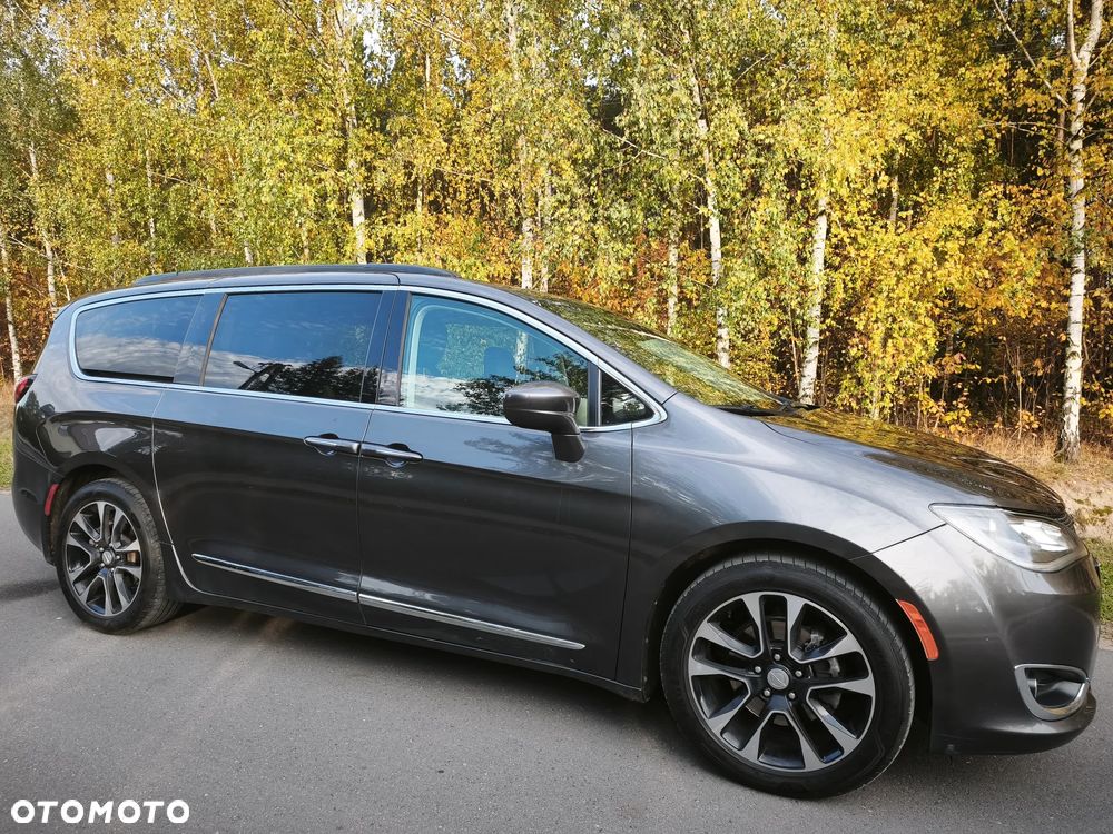 Chrysler Pacifica - 3