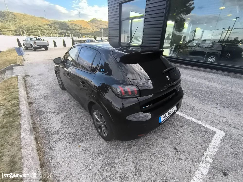 Peugeot e-208 - 13