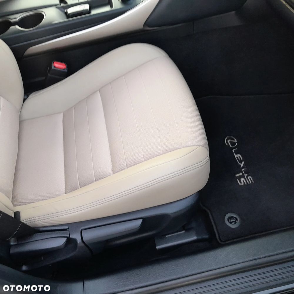 Lexus IS 200t Comfort - 33