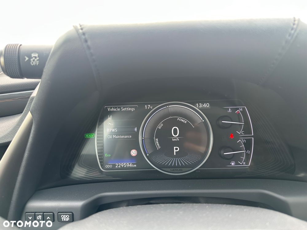 Lexus ES 300h Business Edition + - 29