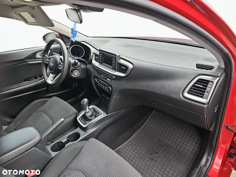 Kia Ceed - 14