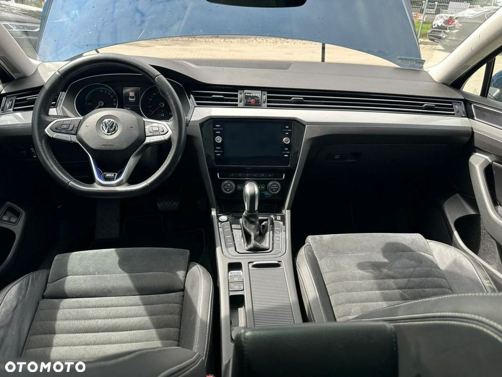 Volkswagen Passat - 16