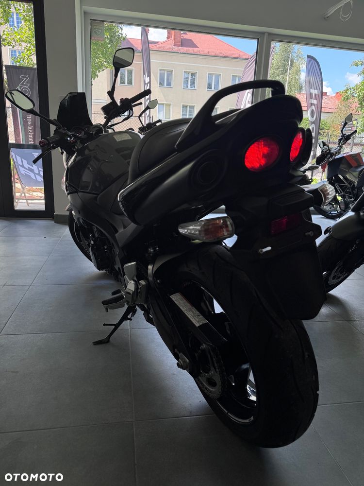 Suzuki GSR - 6