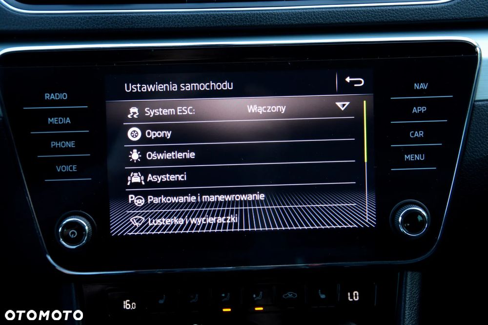 Skoda Superb 2.0 TDI DSG Ambition - 33