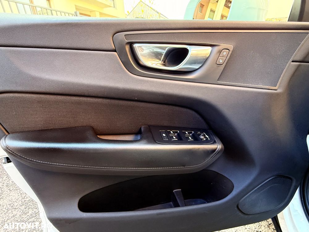 Volvo XC 60 D3 Momentum Pro - 22