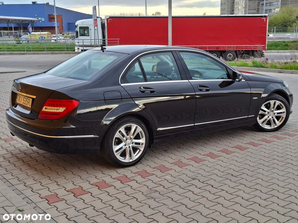 Mercedes-Benz Klasa C 180 CGI BlueEFFICIENCY Avantgarde - 8