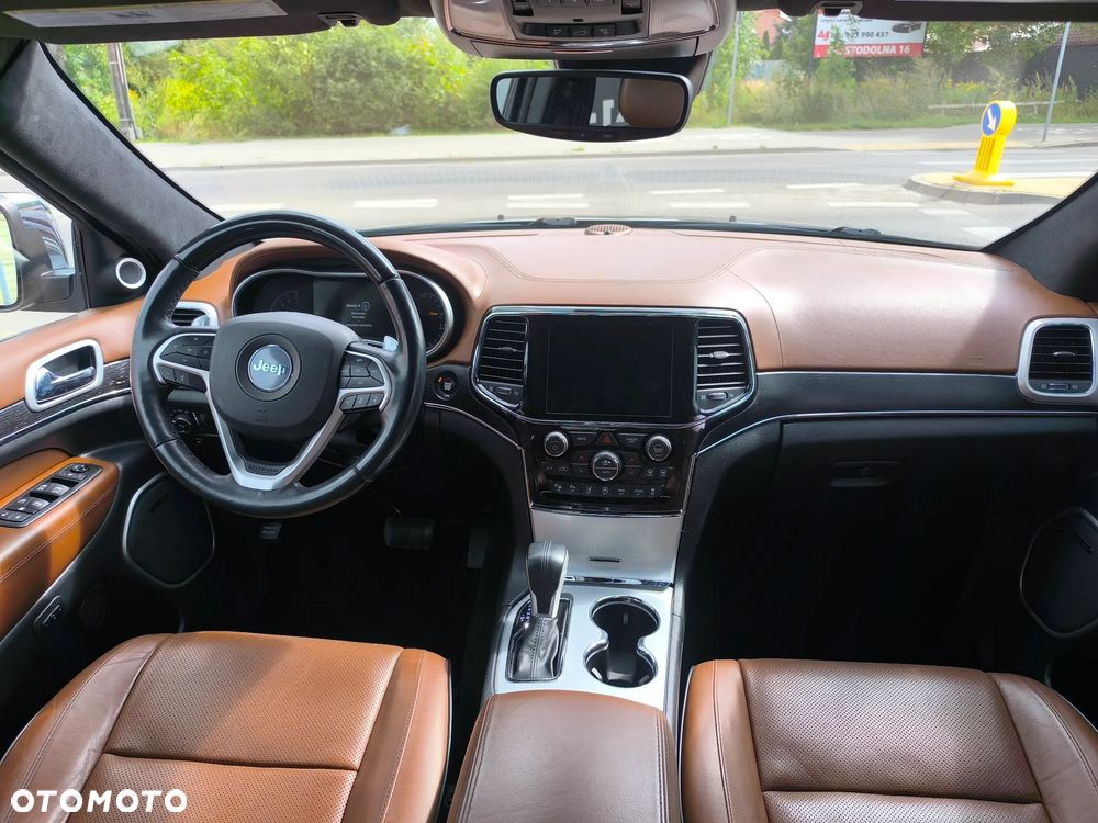 Jeep Grand Cherokee - 26