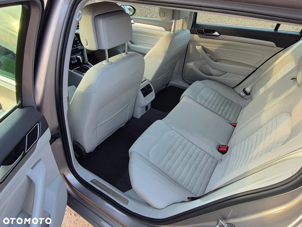 Volkswagen Passat 2.0 TDI 4Mot Elegance DSG - 26