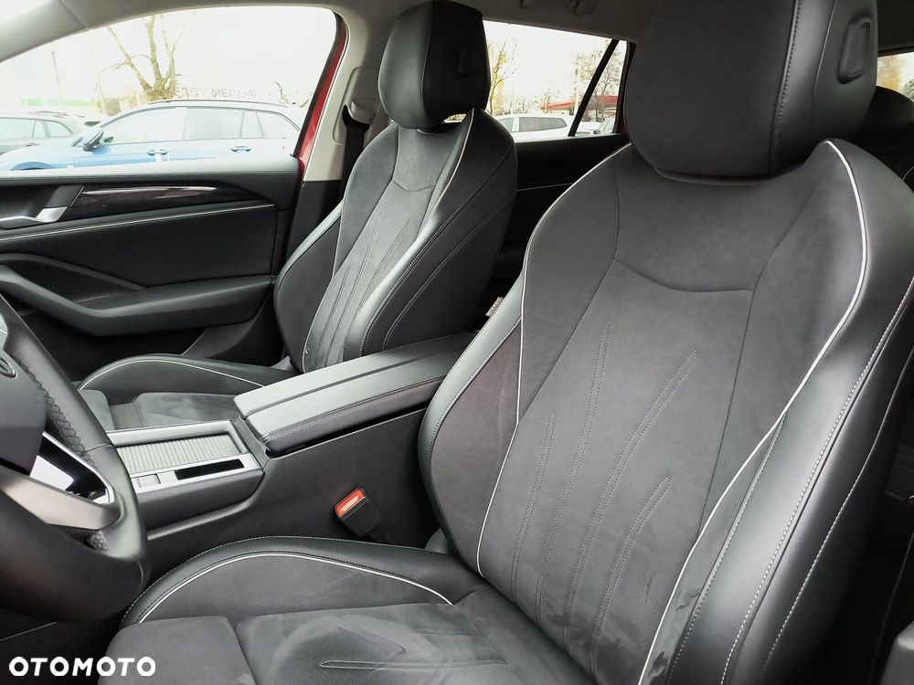 Volkswagen Passat - 11