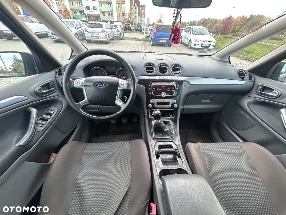 Ford S-Max - 11