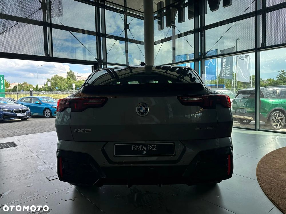 BMW iX2 eDrive20 66.5kWh M Sport Edition - 6