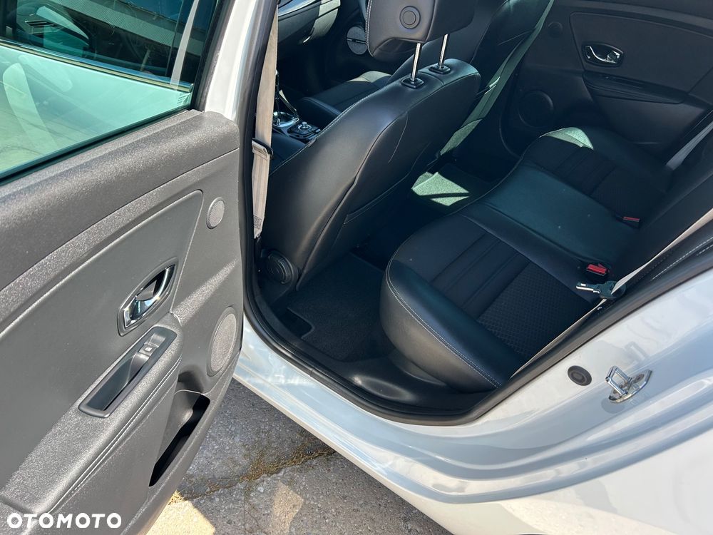 Renault Megane ENERGY TCe 130 EDC BOSE EDITION - 16