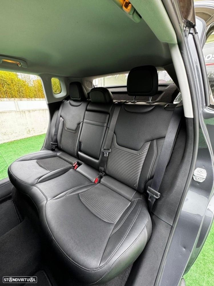 Jeep Compass 1.3 T Limited - 19