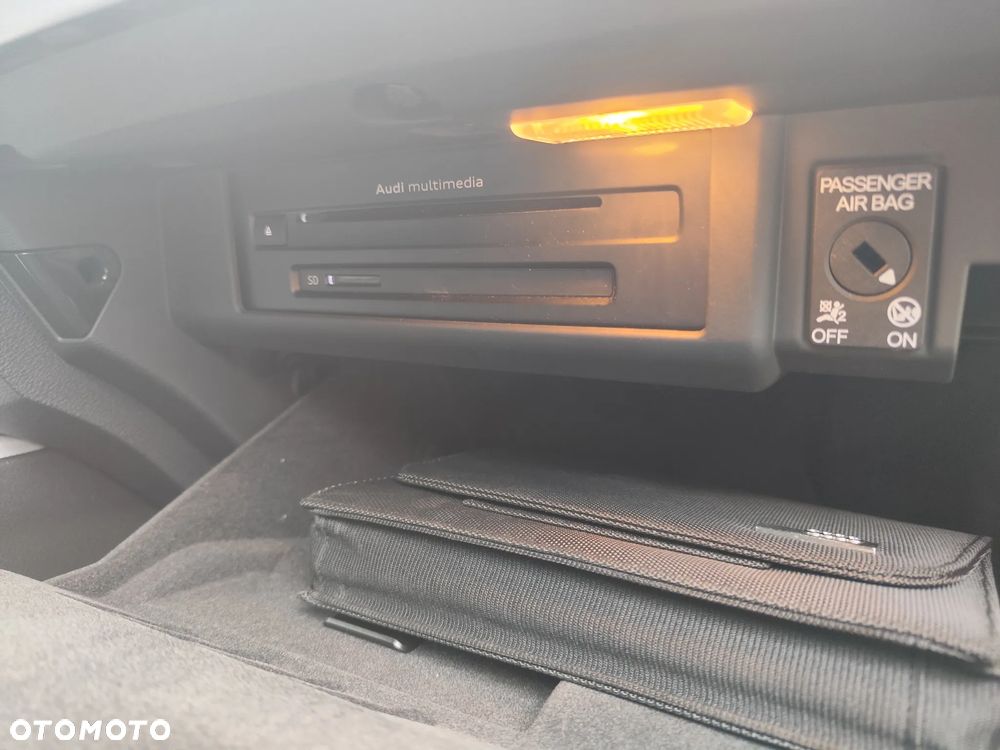 Audi A4 Avant 2.0 TDI Quattro S tronic - 30