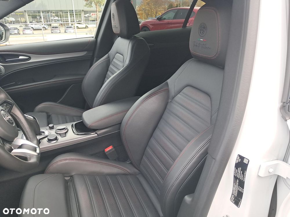 Alfa Romeo Stelvio - 10