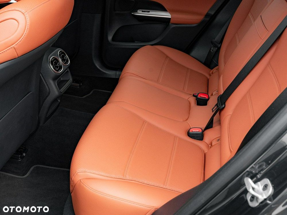 Mercedes-Benz GLC - 22