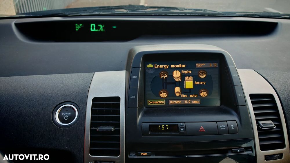 Toyota Prius (Hybrid) - 12