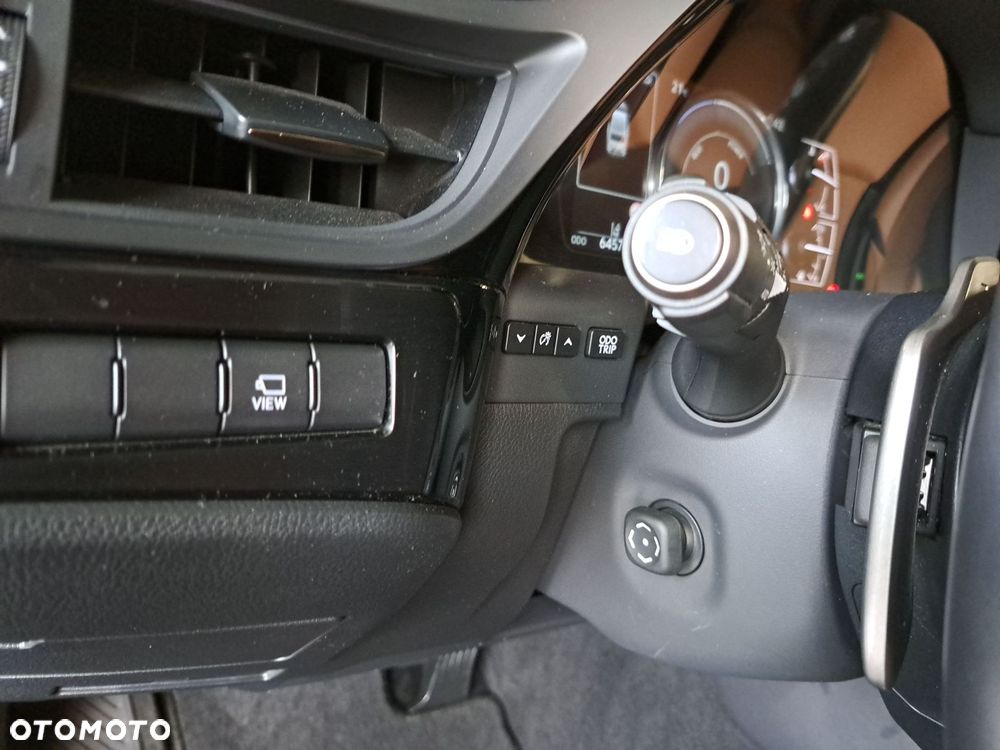 Lexus ES 300h Prestige - 38