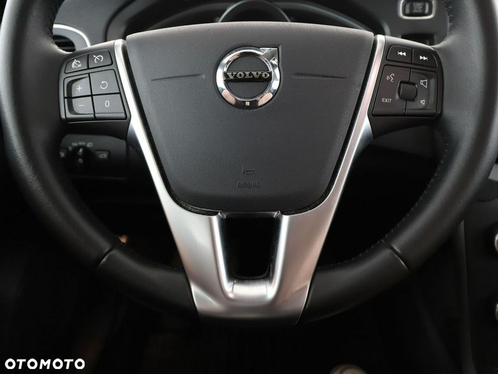 Volvo V40 T2 Momentum - 22