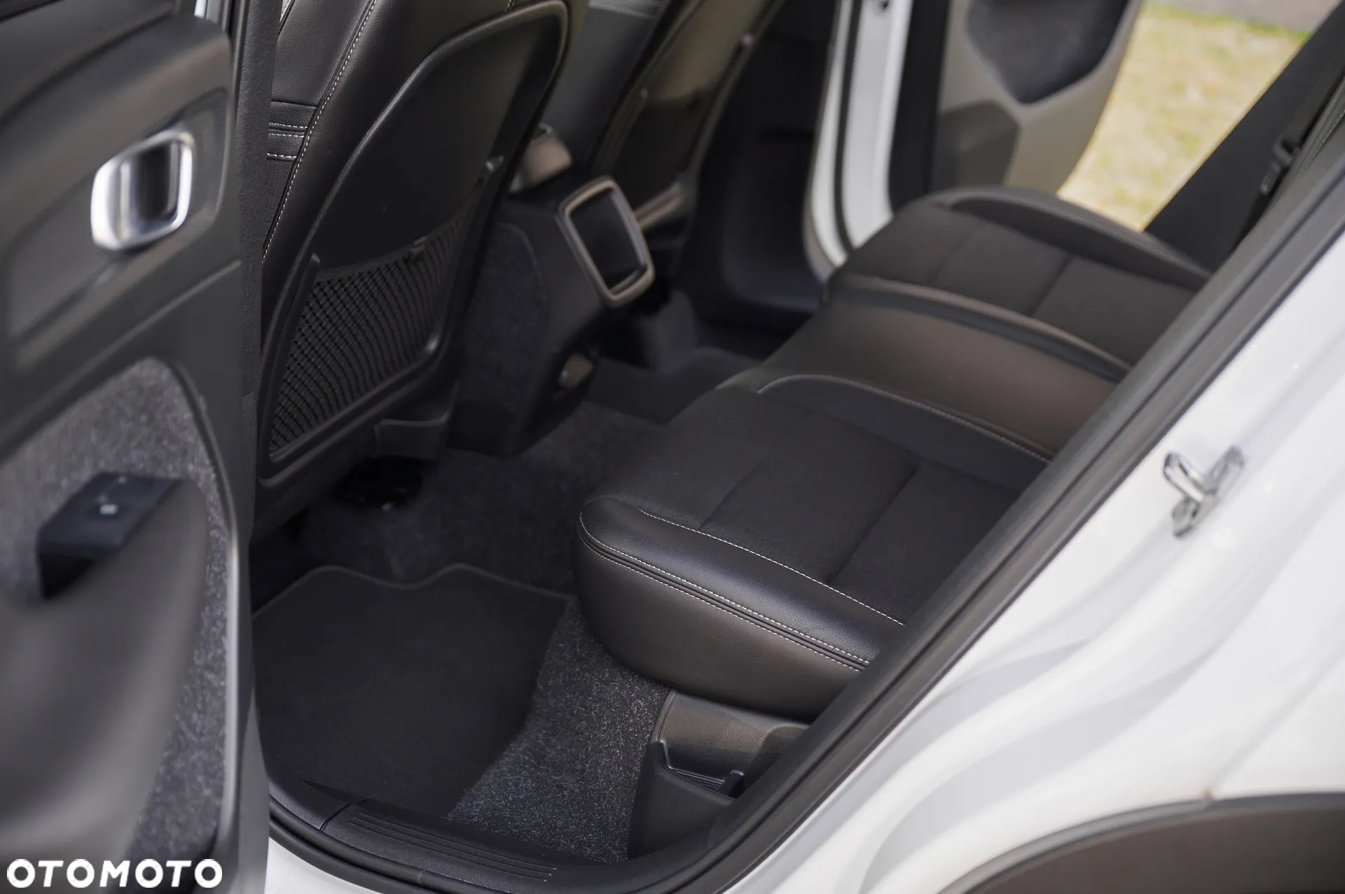 Volvo XC 40 T3 Momentum Pro - 28