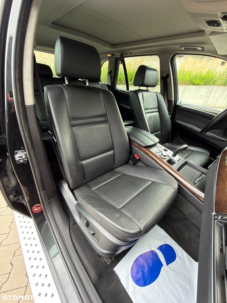 BMW X5 xDrive48i - 8