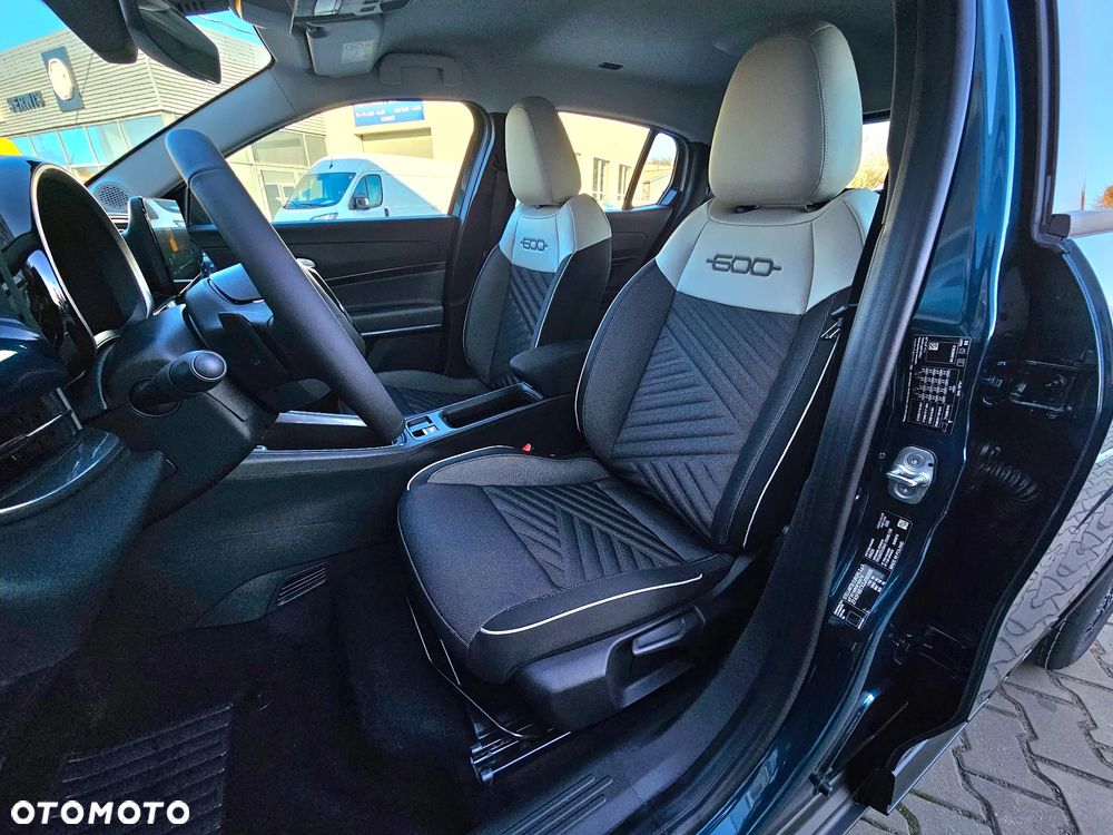 Fiat 600 1.2 Turbo Icon eDCT - 8