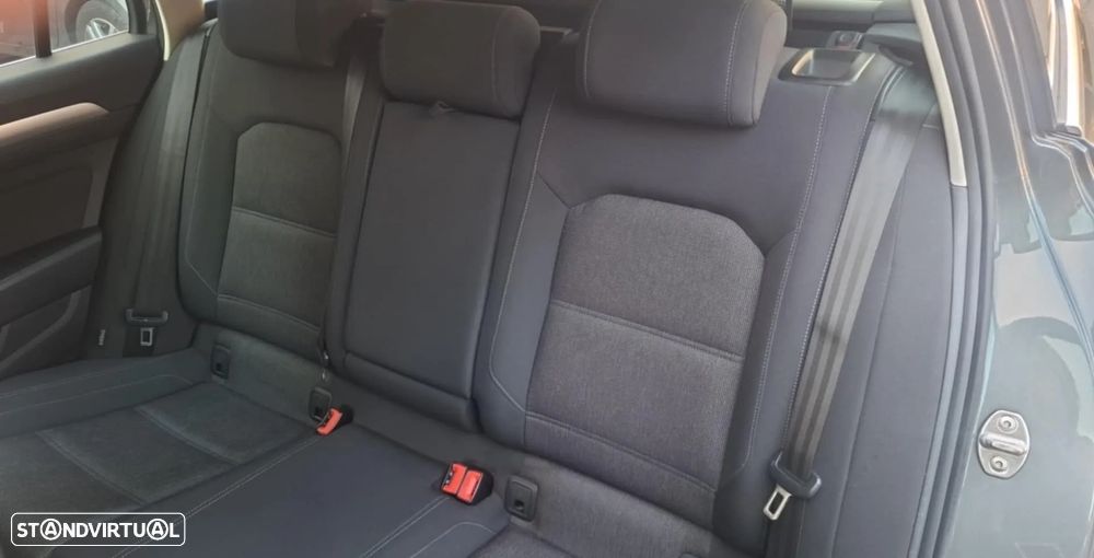 VW Passat Variant 2.0 TDi Confortline - 11