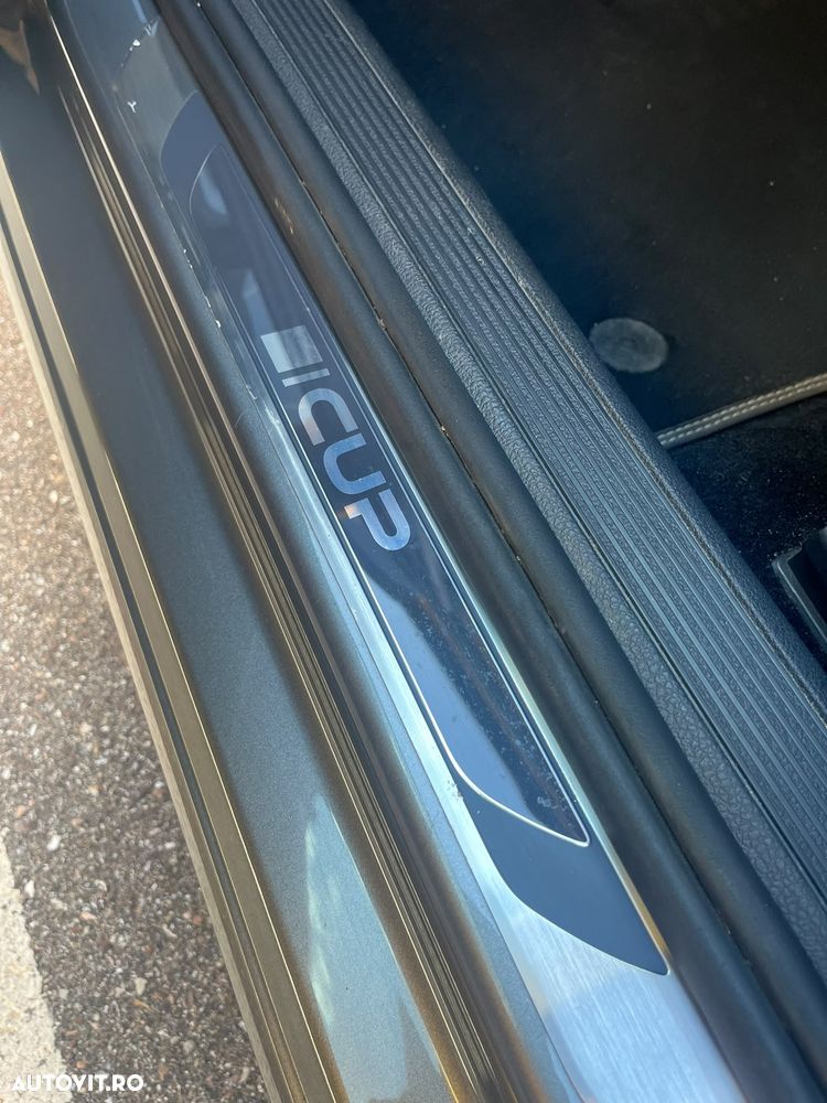 Volkswagen Golf - 8